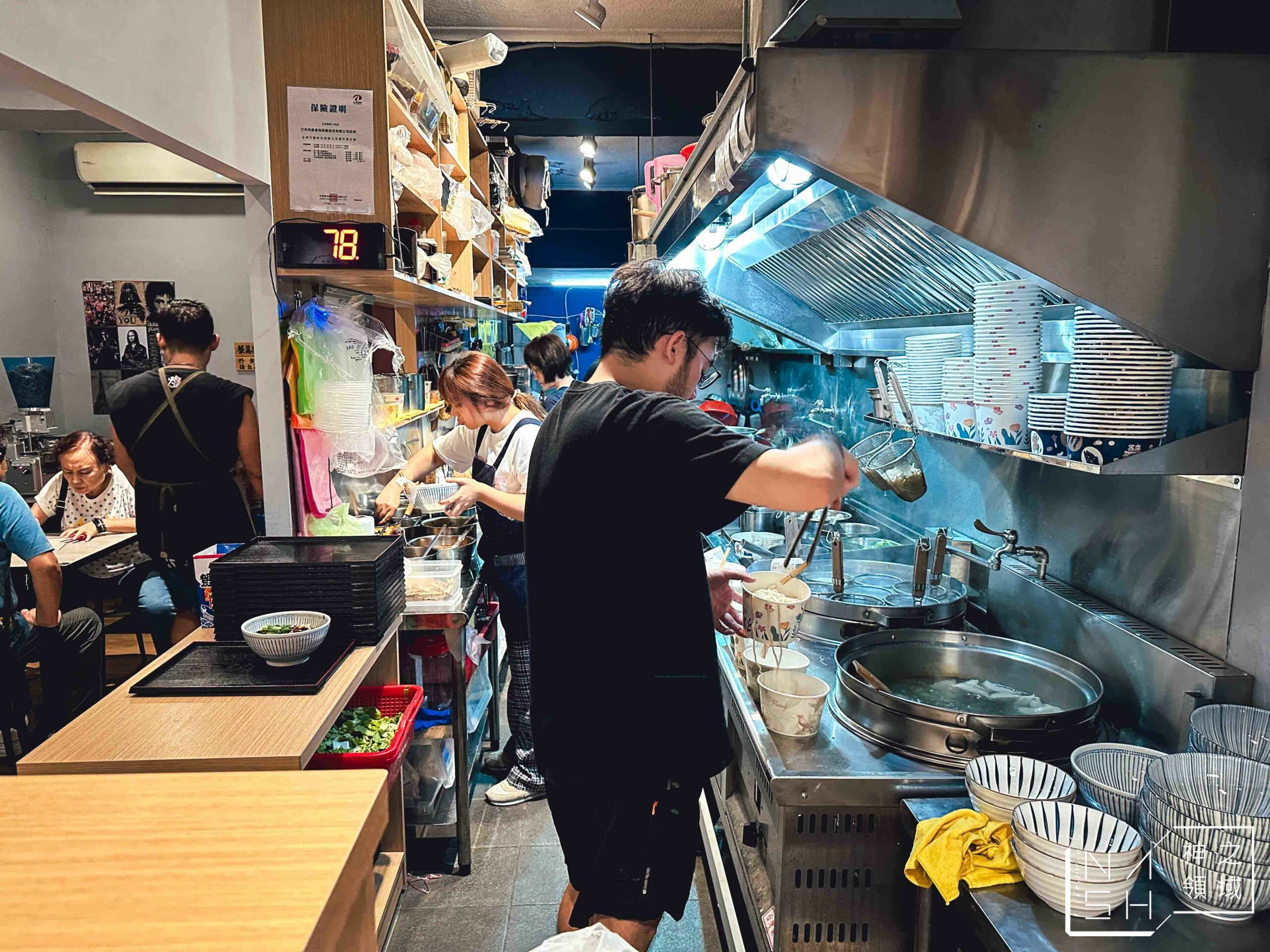 【台北大直美食】兄弟麵館|超人氣排隊麵店,大中小碗同價超佛心 @Nash,神之領域