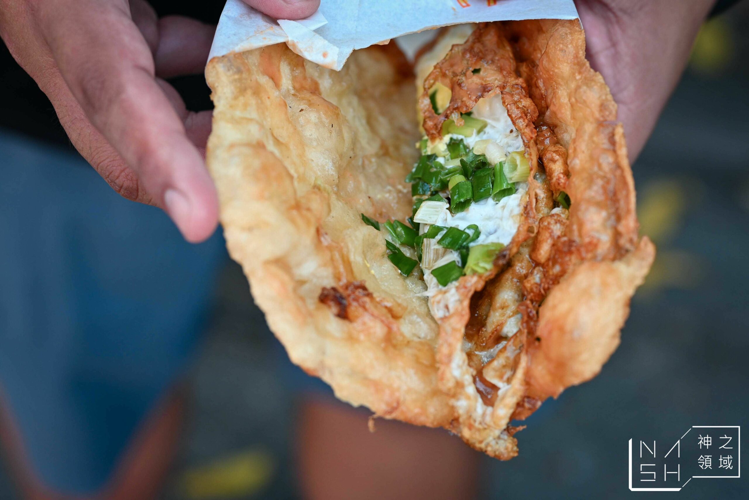 阿嬤蔥油餅，在地人排隊蔥油餅！香酥爆蔥超強