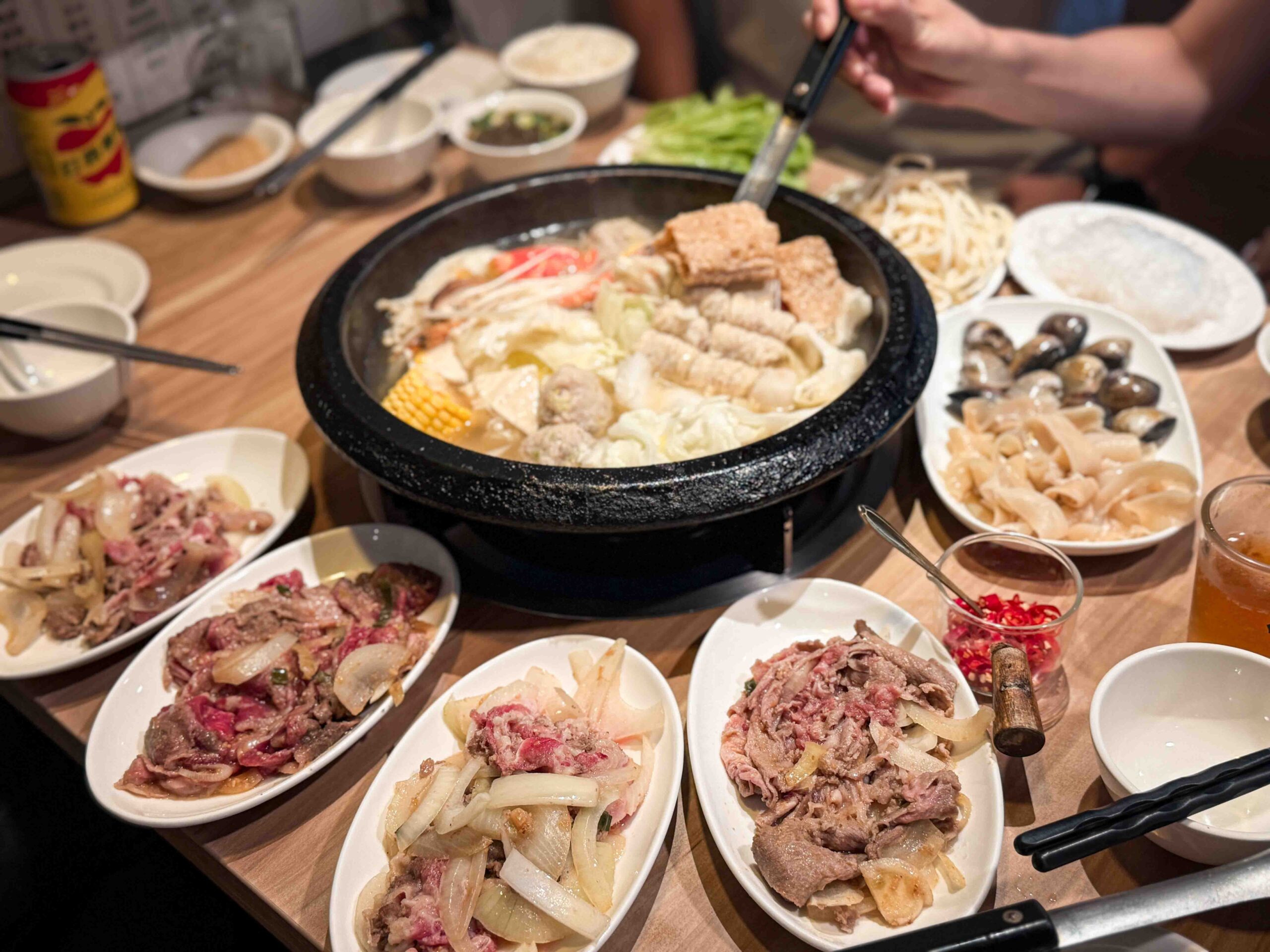 【中山美食】駅前傳統石頭火鍋｜30年傳承的好味道，台北石頭火鍋推薦