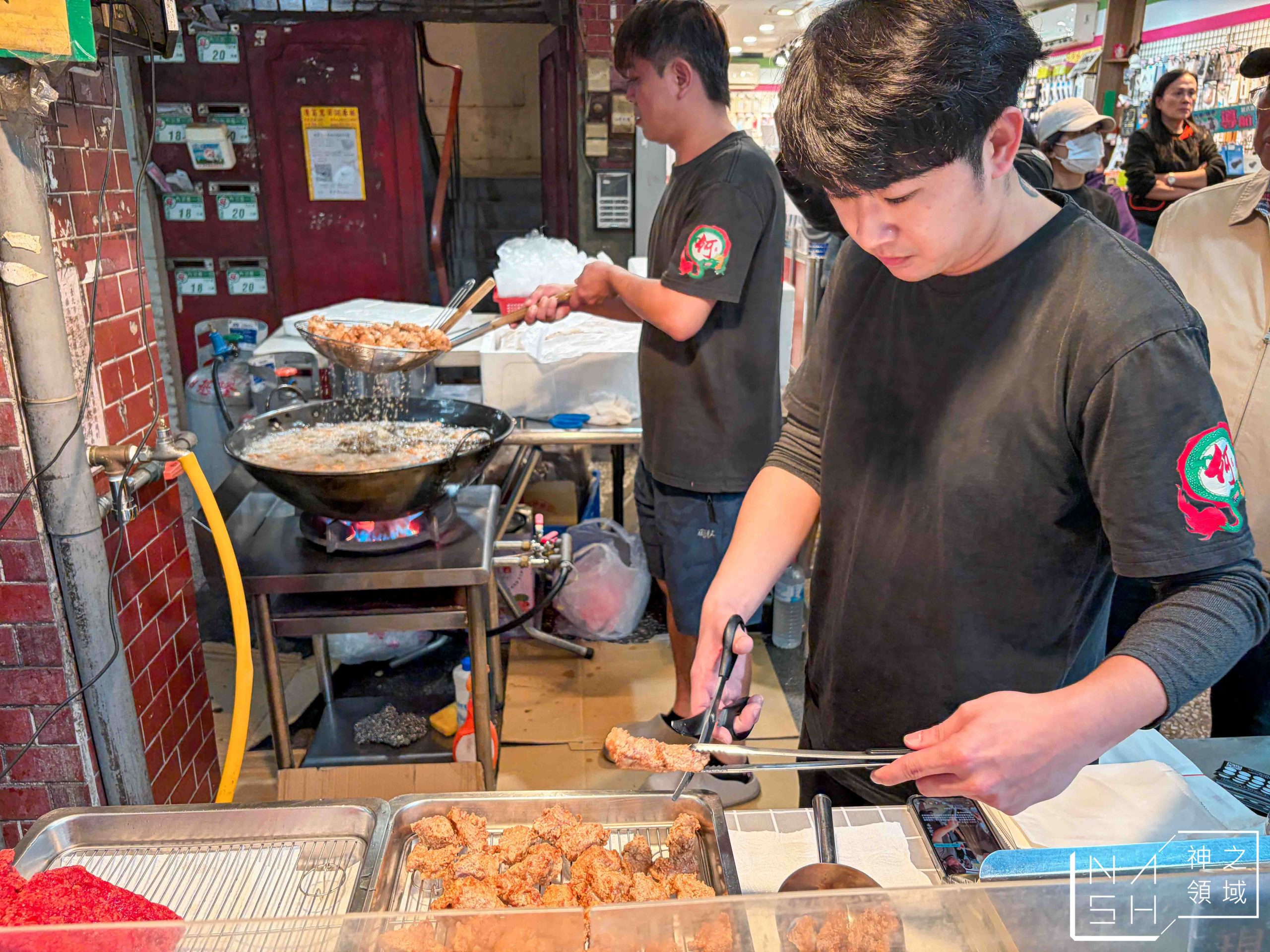 何家百年祖傳排骨酥