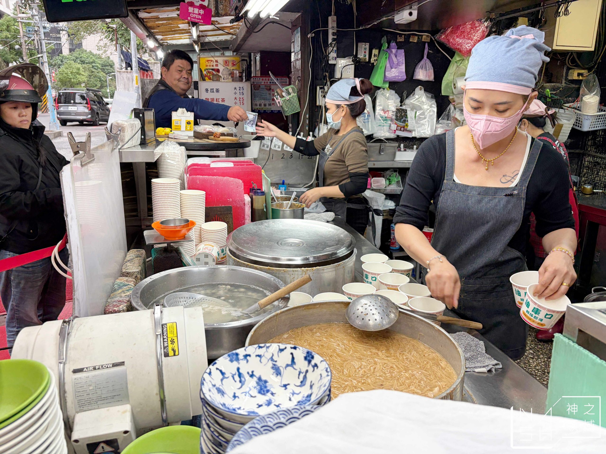 【板橋美食】油庫口蚵仔麵線+炭烤香腸|Google 評價破萬則,老饕熟客一來就是直接點一套 @Nash,神之領域 @Nash,神之領域