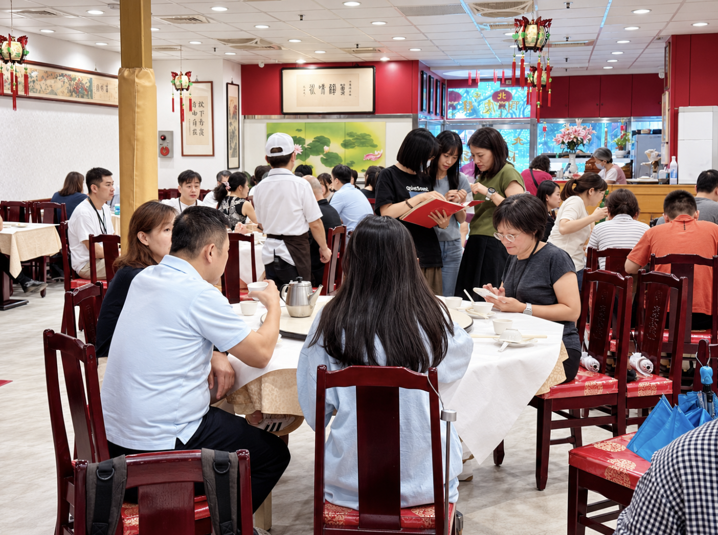 一半人不知道，70年老字號合菜餐廳，兩千則4.1星評價不是蓋的，蔥油餅酸菜白肉鍋都很棒