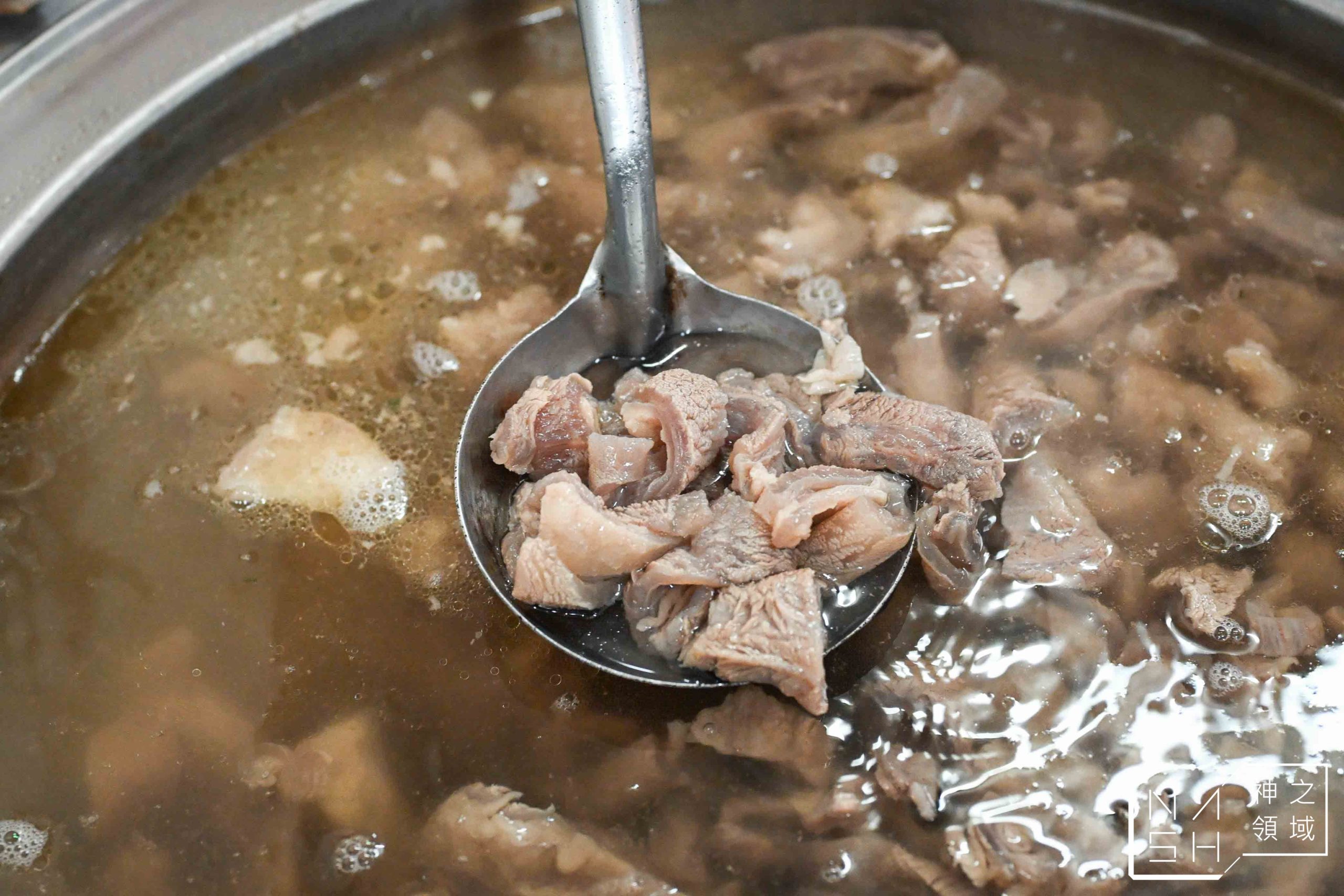 【內湖美食】大佳牛雜湯|500碗推薦隱藏版牛肉麵,在地人大推清甜牛骨湯頭!捷運內湖站美食、菜單 @Nash,神之領域 @Nash,神之領域