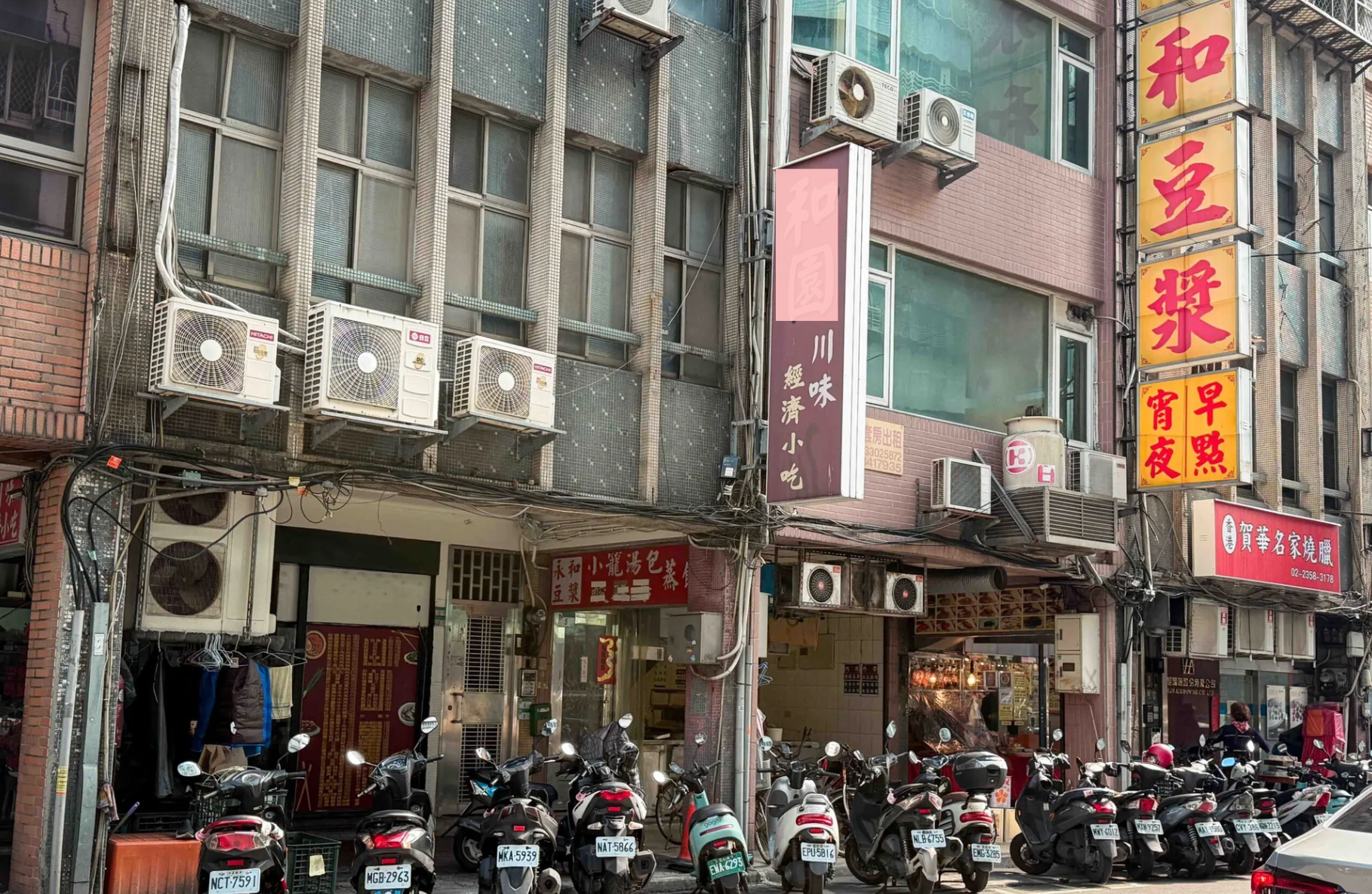 一半人不知道，是川菜60年老店，每道菜都只要百元，三菜一湯就超滿足
