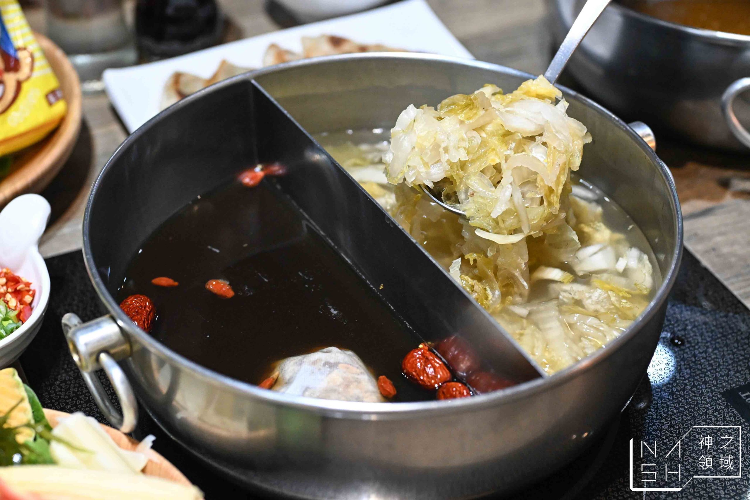 【宜蘭冬山美食推薦】大谷目糧倉鍋物館|自釀酸白菜鍋超強!小農蔬菜無限續的隱藏版穀倉火鍋(菜單) @Nash,神之領域 @Nash,神之領域