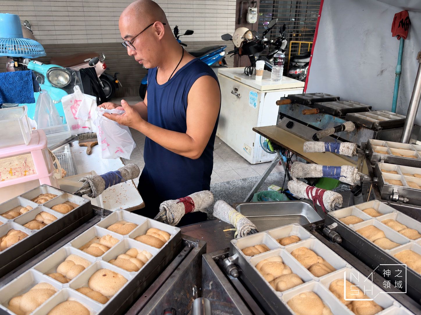 【台中美食推薦】咔啦脆皮雞蛋糕 豐原店|像餅乾一樣超酥脆!廟東夜市旁神級卡通雞蛋糕 @Nash,神之領域 @Nash,神之領域
