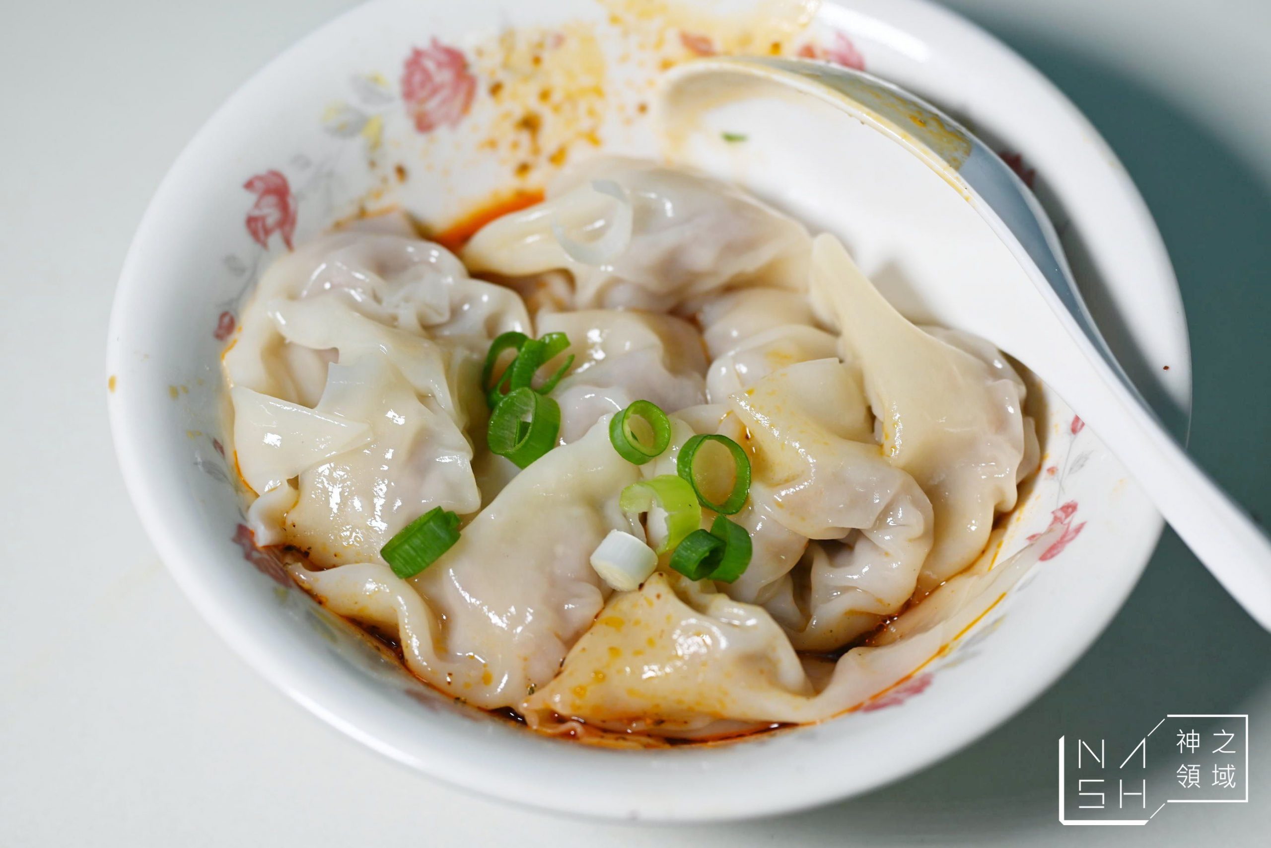 【忠孝敦化美食】美景紅油抄手|頂好名店城超人氣小吃,麻香開胃必點推薦 @Nash,神之領域