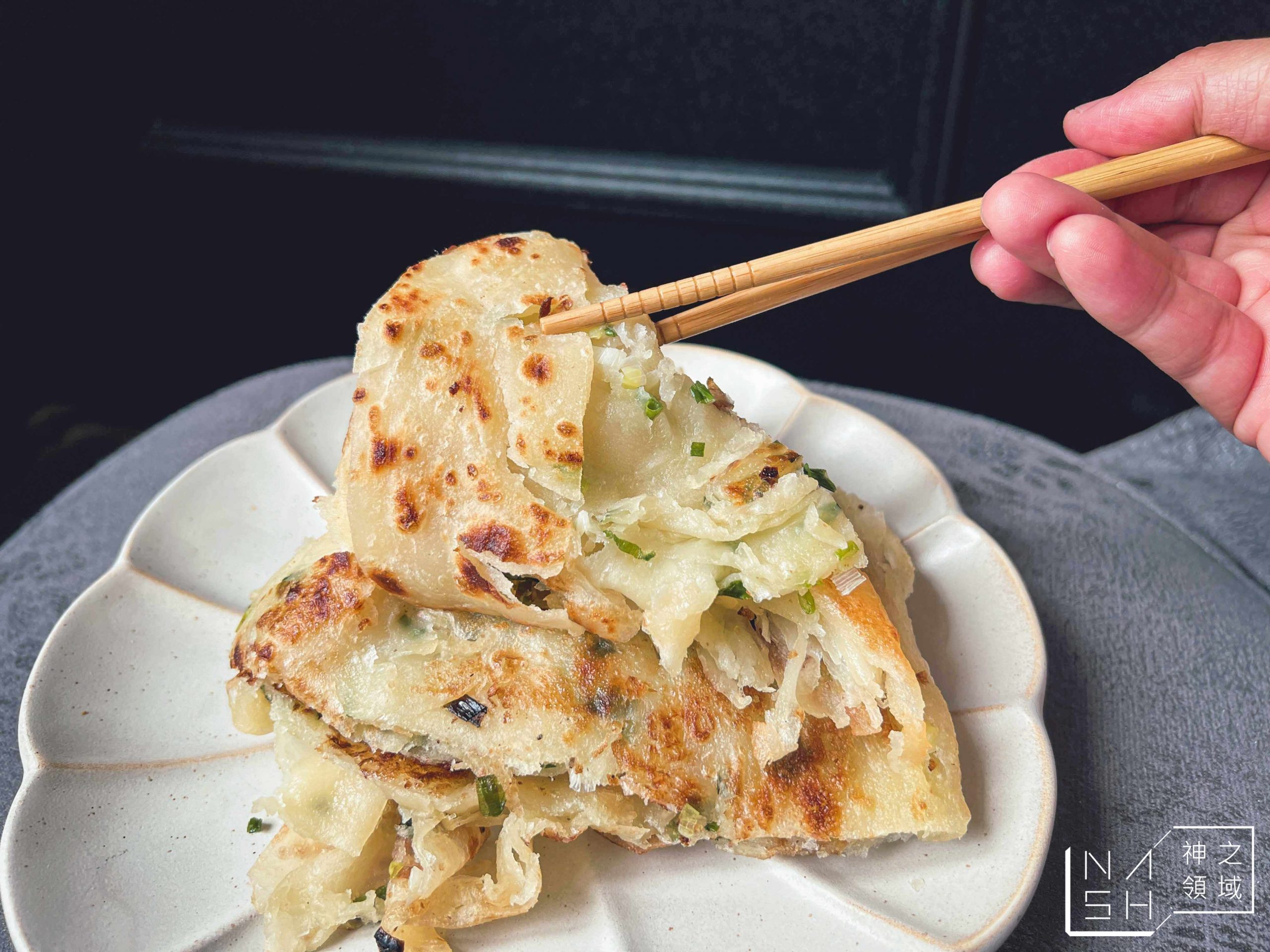 忠誠山東蔥油餅｜此燈亮有餅創始店，在地人從小吃到大